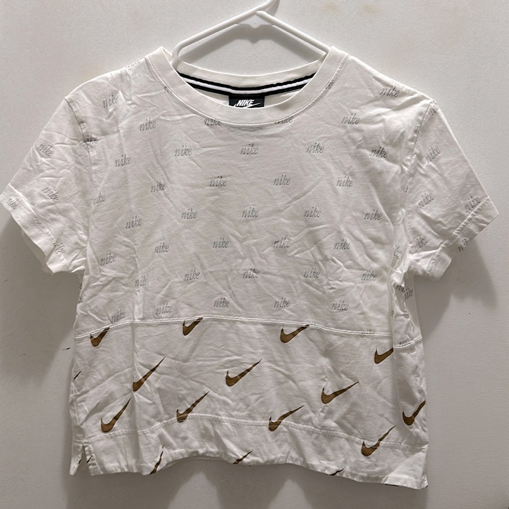 Women’s Nike white cropped t-shirt